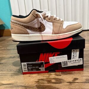 Nike Air Jordan Low in Brown and White
